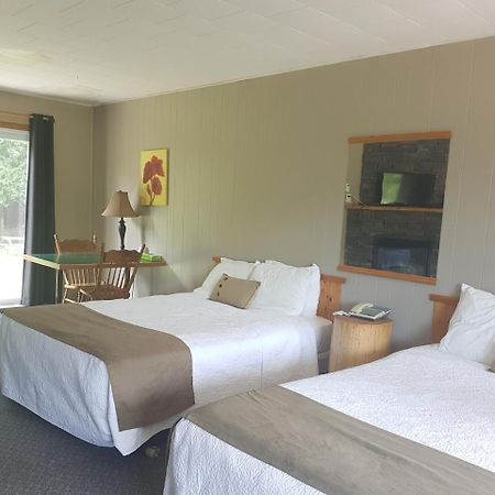 The Spirit Rock Outpost & Lodge Wiarton Exteriör bild
