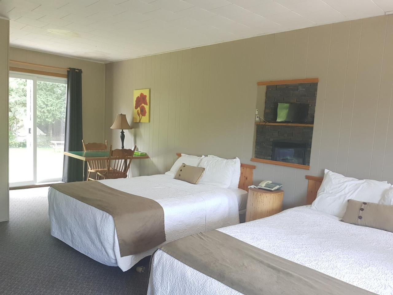 The Spirit Rock Outpost & Lodge Wiarton Exteriör bild