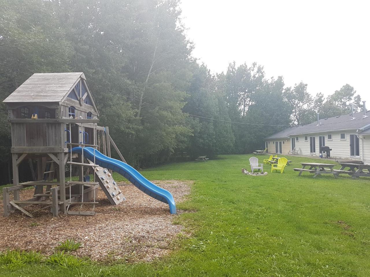 The Spirit Rock Outpost & Lodge Wiarton Exteriör bild